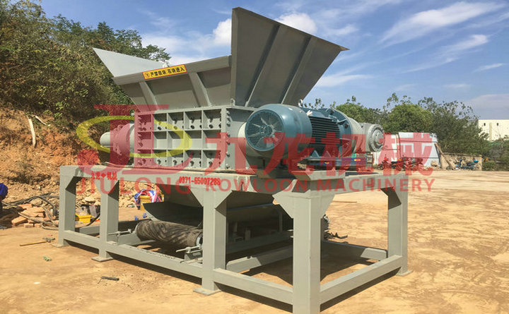 紙廠(chǎng)廢料粉碎機(jī)